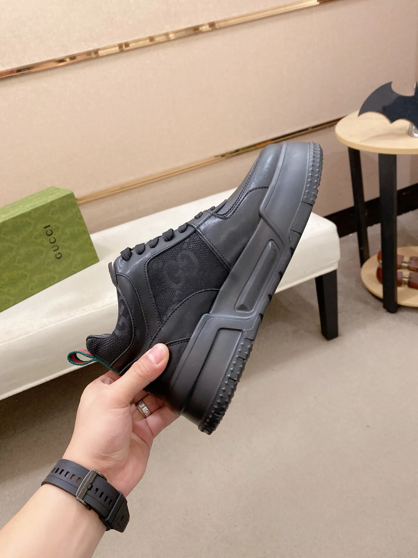 Factory price: 442💰 (GUCCI) The latest model from the official website🎁🎁Casual and fashionable men's shoes👟, hot style💥The style is simple and elegant, exclusive for trendy men. Unique official website's latest brand elements👑original Gucci decoration, fashionable and generous, the fabric is original cowhide ✅sheepskin lining, the official website specifies wear-resistant casual outsole, the classic model is taken in kind at the counter🎬38-44 (can be customized for 45 non-refundable)